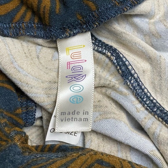 LuLaRoe Feather Leggings One Size - Picture 4 of 4